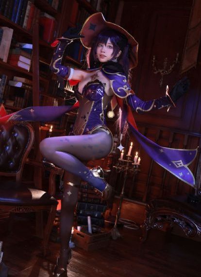 女人被公牛进入